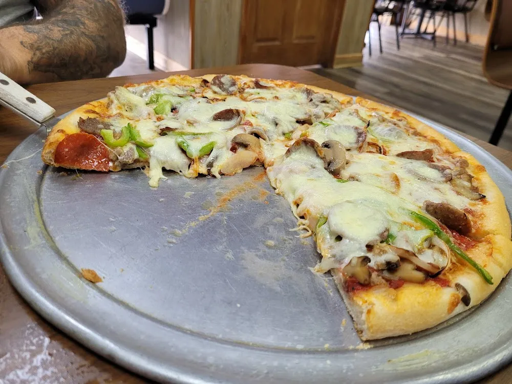 14 Inch Queen's Pizza